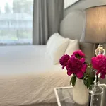 Modern Lux Rooms - Kingbed - Near Sheppard W Station