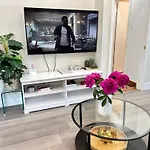 Modern Lux Rooms - Kingbed - Near Sheppard W Station
