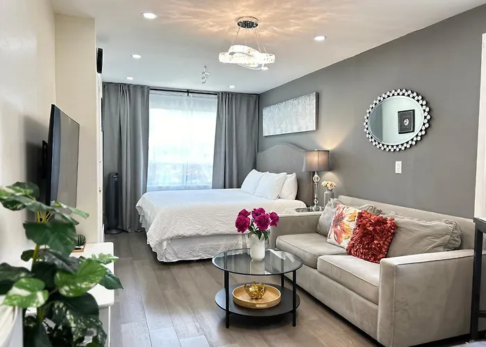Modern Lux Rooms - Kingbed - Near Sheppard W Station