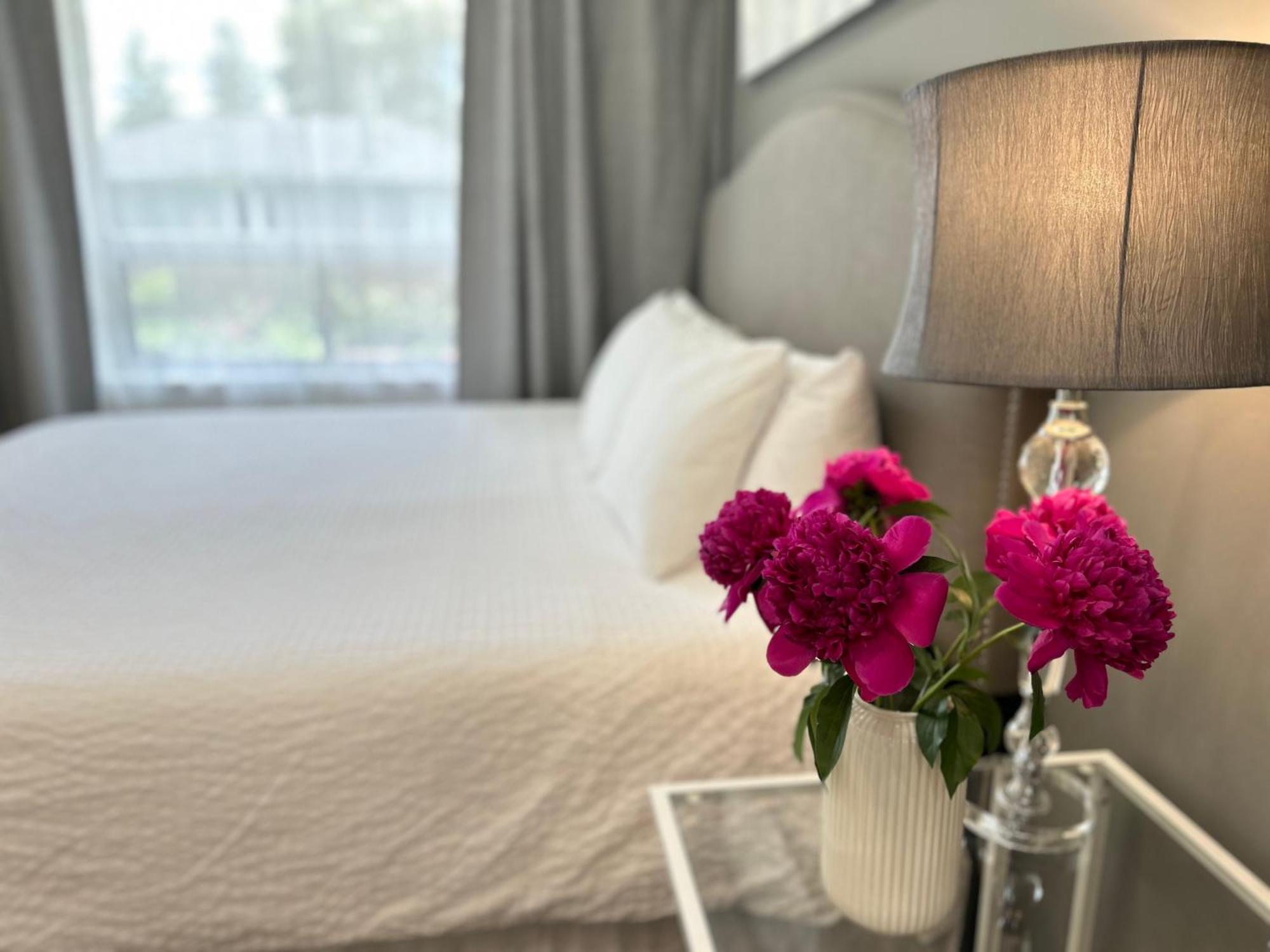 Homestay Modern Lux Rooms - Kingbed - Near Sheppard W Station Toronto