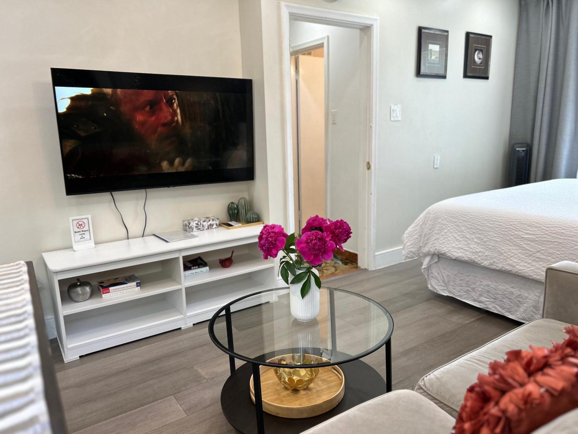 Modern Lux Rooms - Kingbed - Near Sheppard W Station *