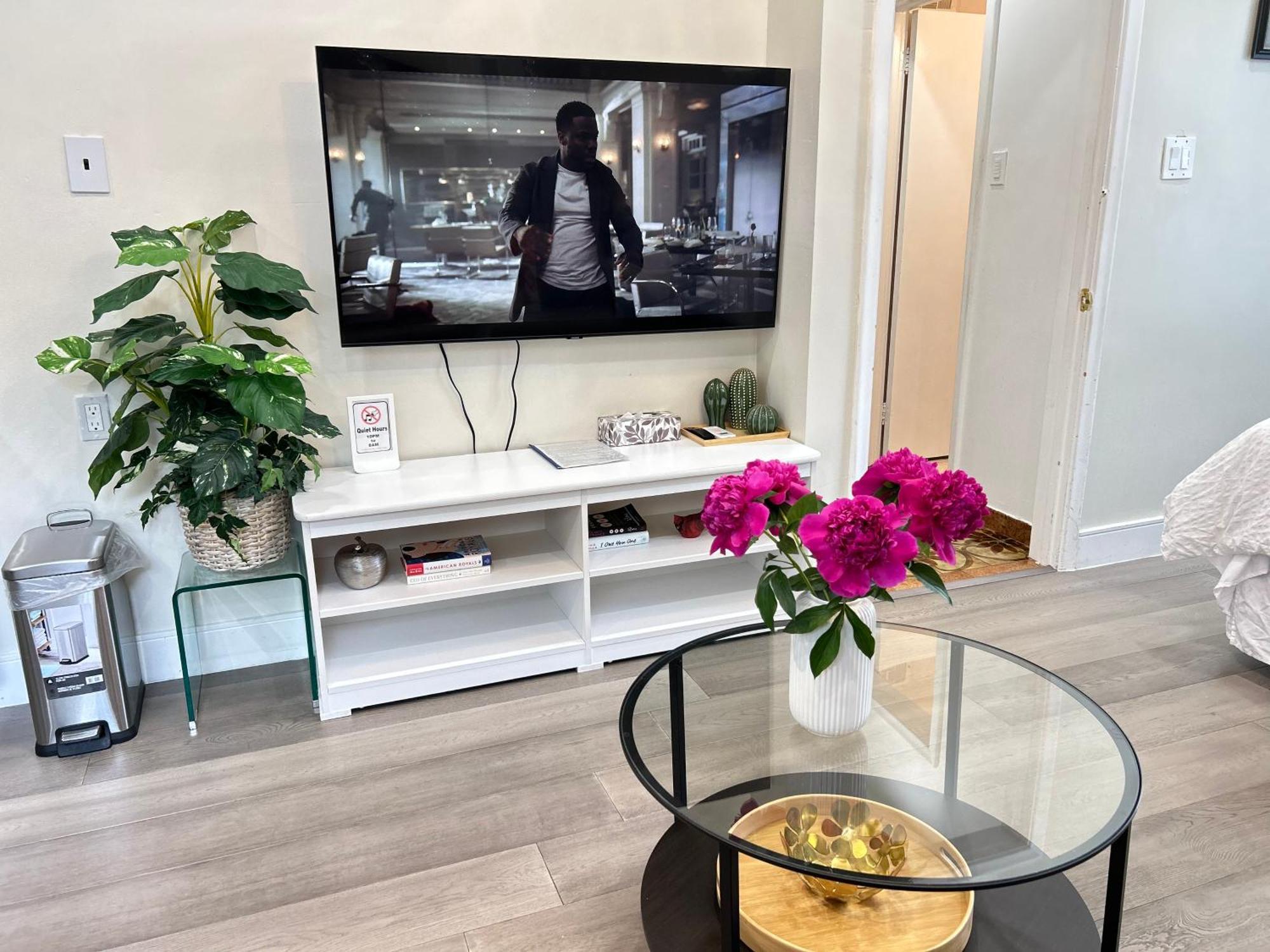 Homestay Modern Lux Rooms - Kingbed - Near Sheppard W Station *