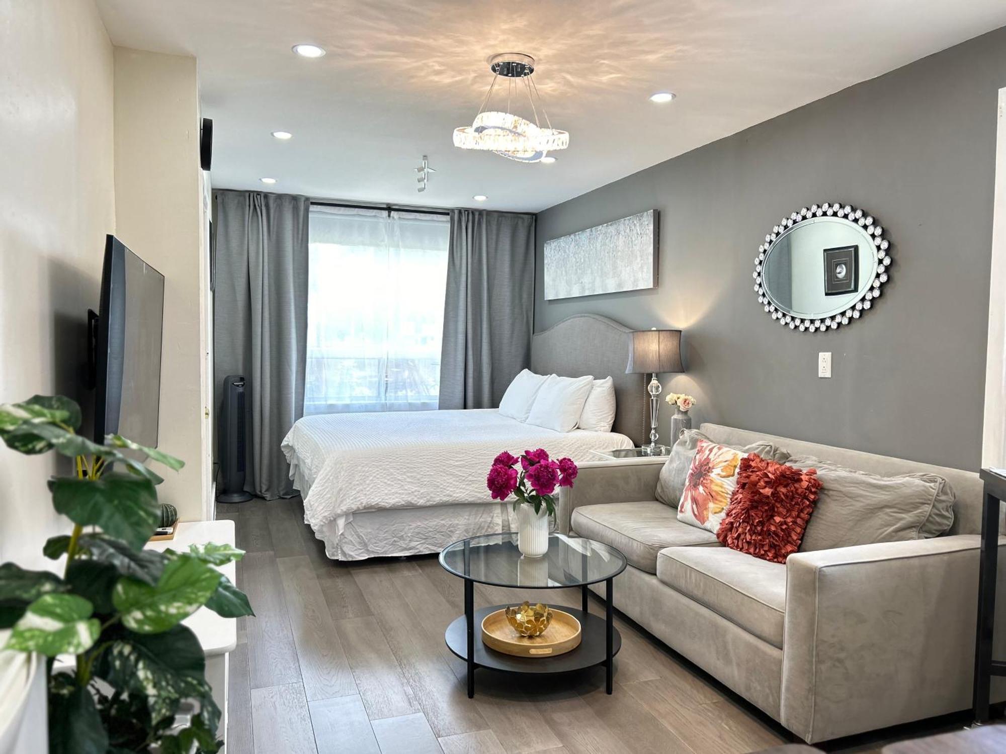 Modern Lux Rooms - Kingbed - Near Sheppard W Station