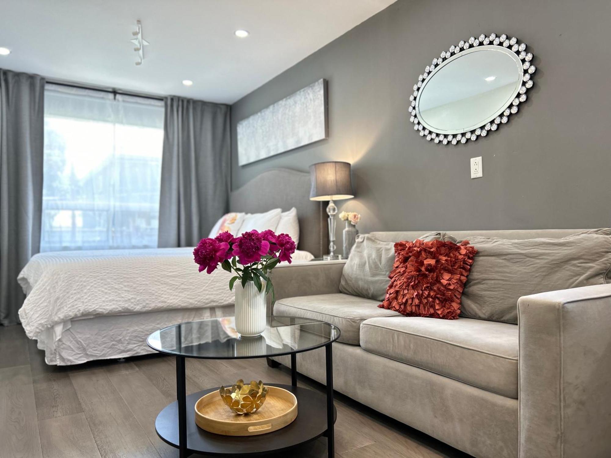 Homestay Modern Lux Rooms - Kingbed - Near Sheppard W Station