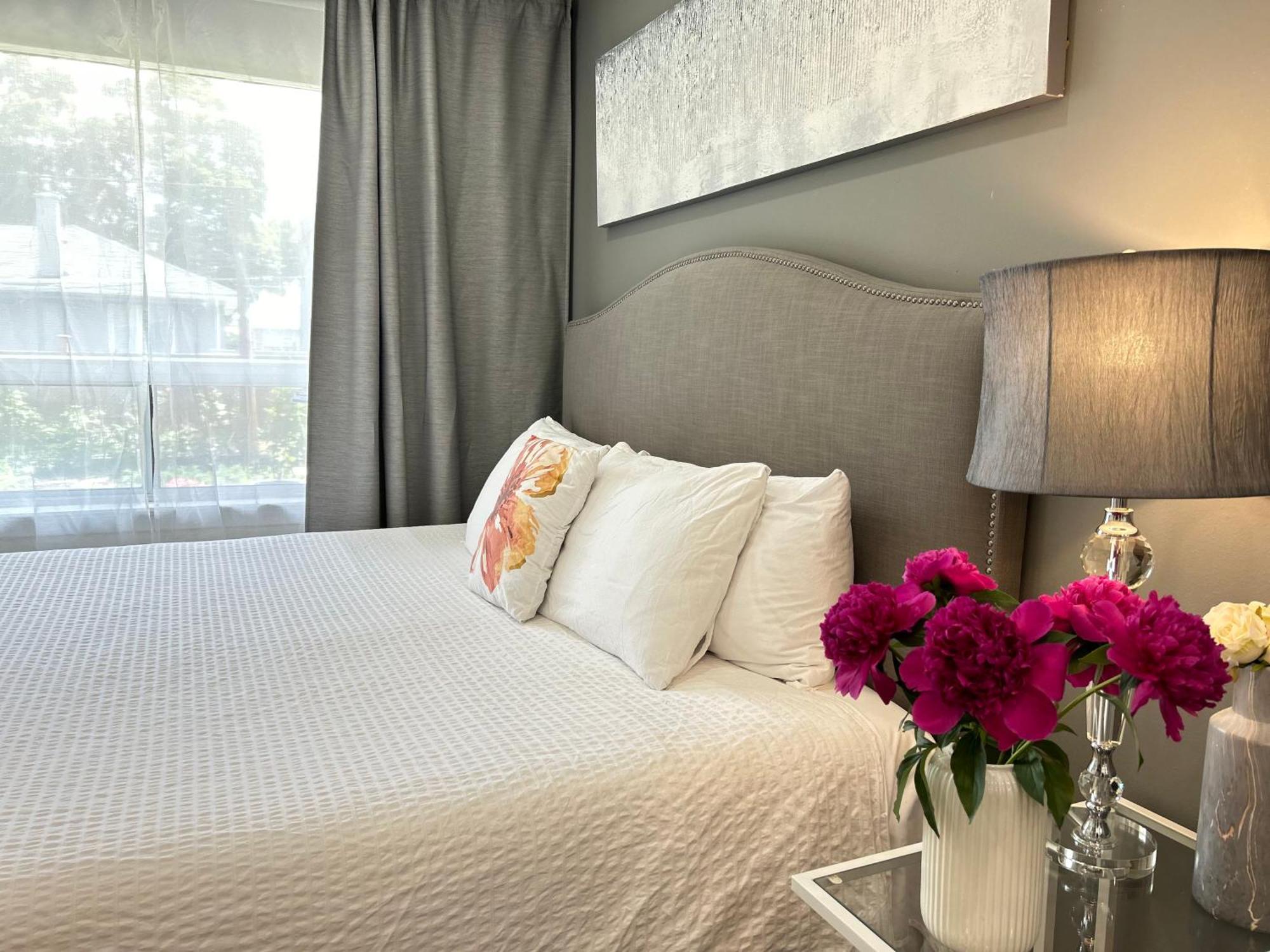 Modern Lux Rooms - Kingbed - Near Sheppard W Station *