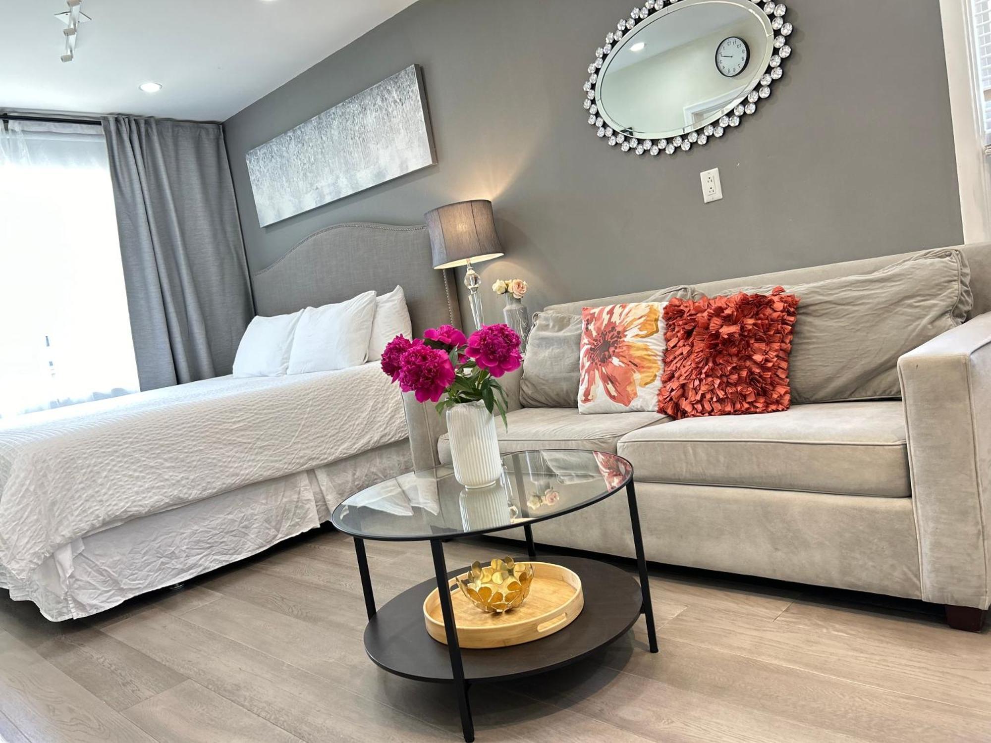 Modern Lux Rooms - Kingbed - Near Sheppard W Station * Toronto