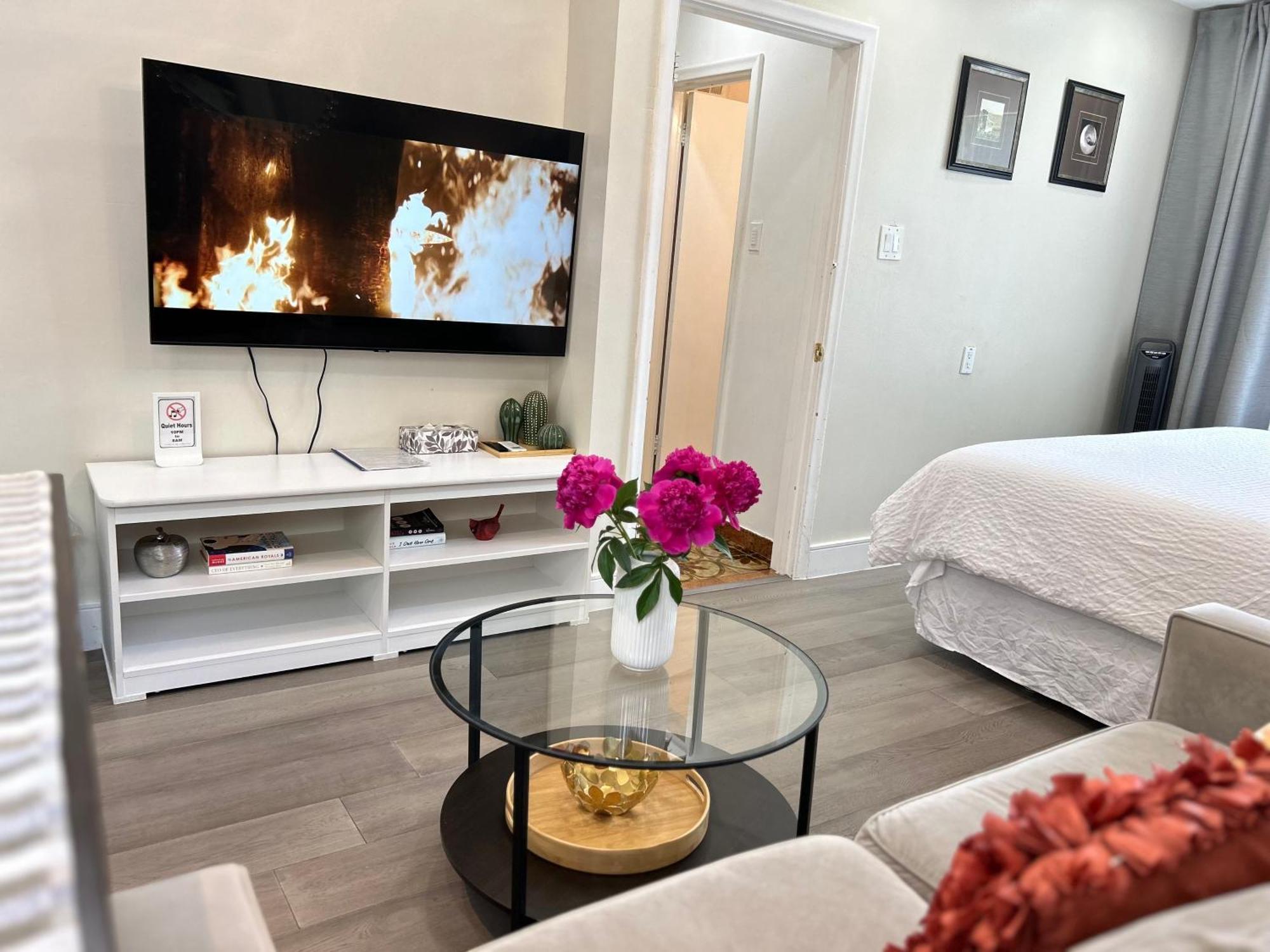 Homestay Modern Lux Rooms - Kingbed - Near Sheppard W Station