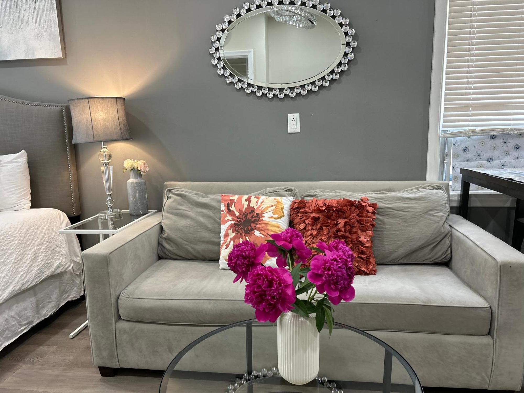 Modern Lux Rooms - Kingbed - Near Sheppard W Station *