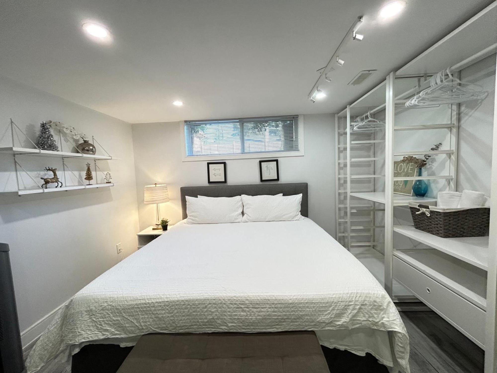 Homestay Modern Lux Rooms - Kingbed - Near Sheppard W Station Toronto
