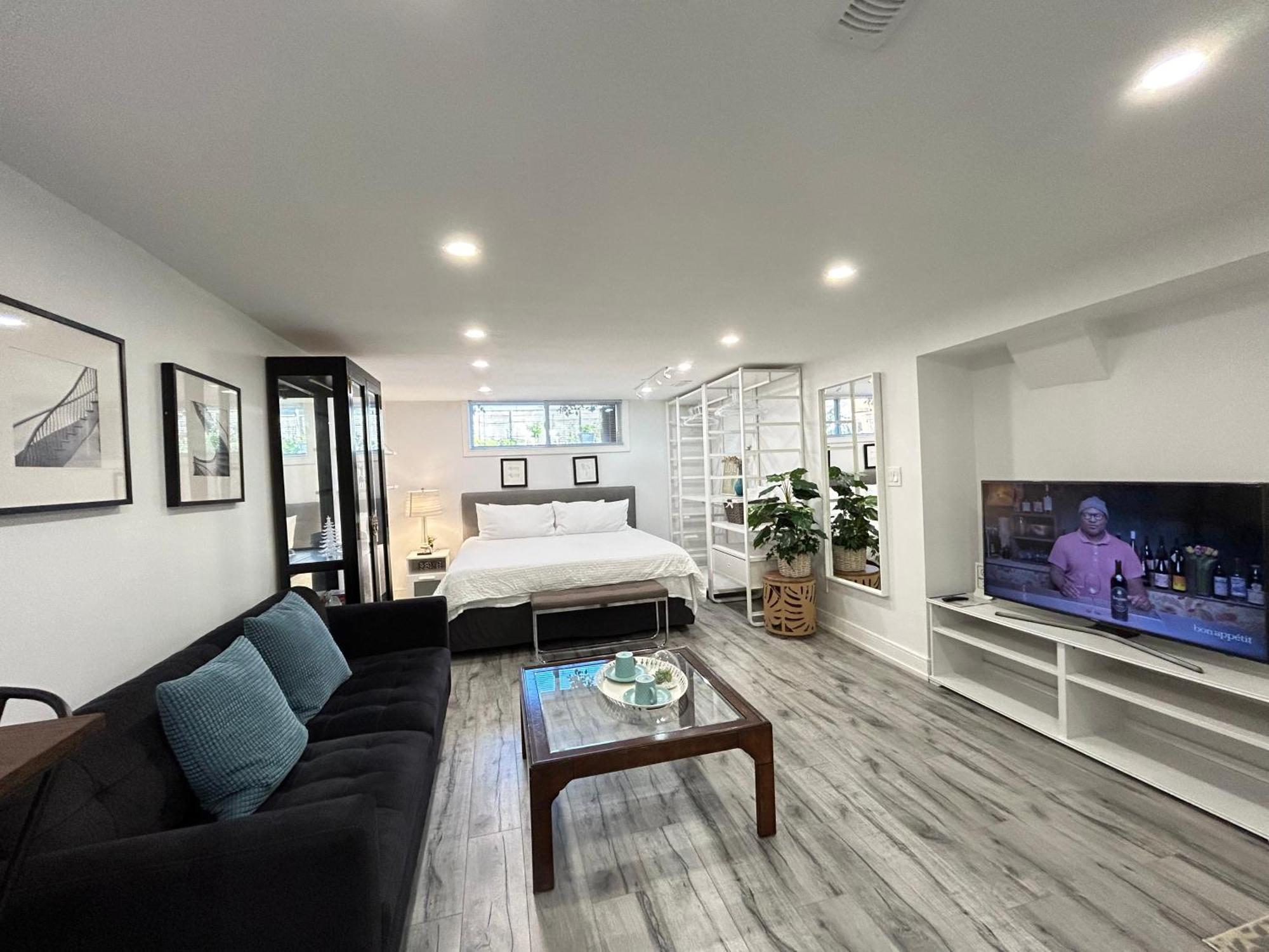 Modern Lux Rooms - Kingbed - Near Sheppard W Station Toronto