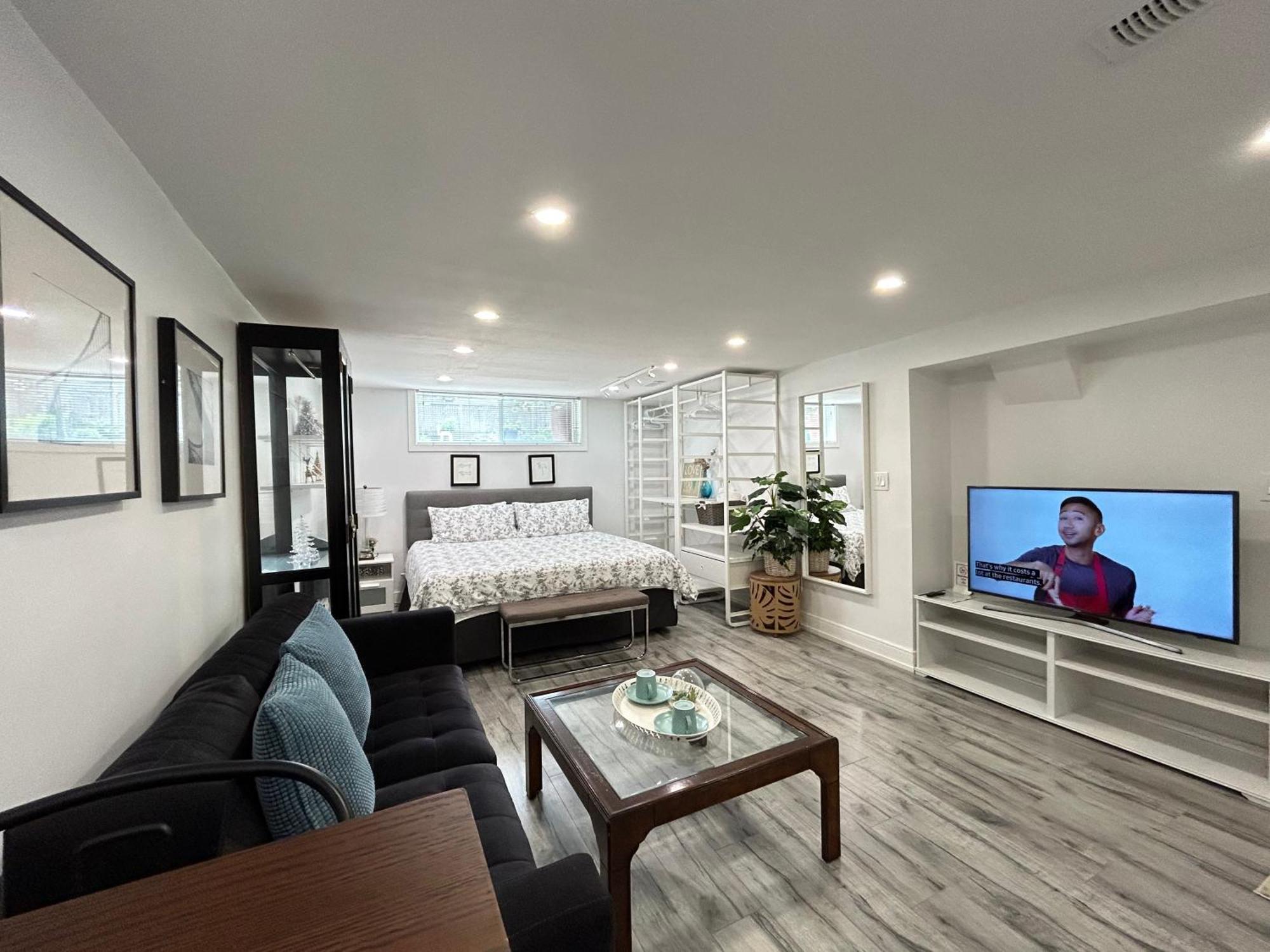 Homestay Modern Lux Rooms - Kingbed - Near Sheppard W Station