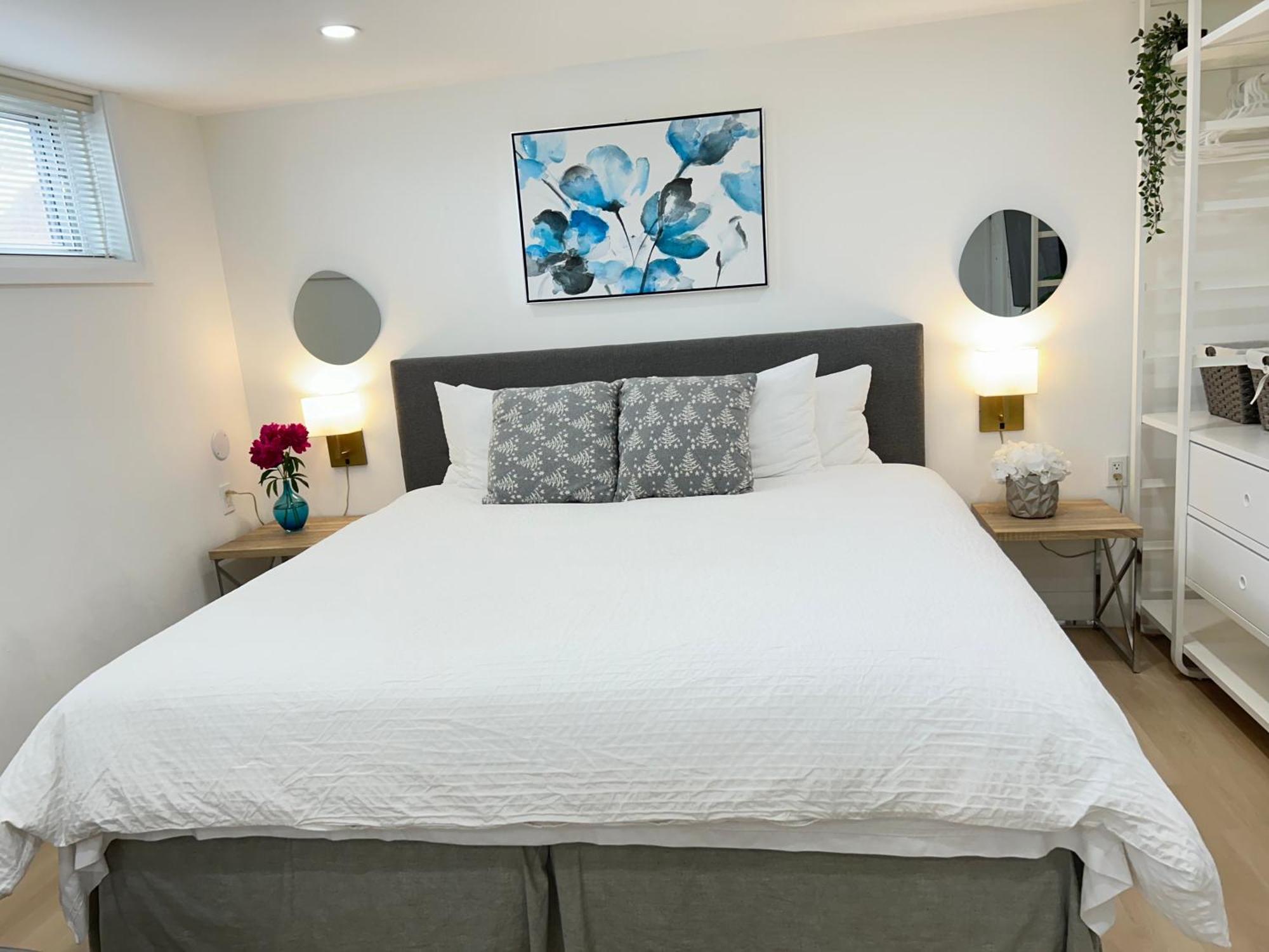 Modern Lux Rooms - Kingbed - Near Sheppard W Station * Toronto
