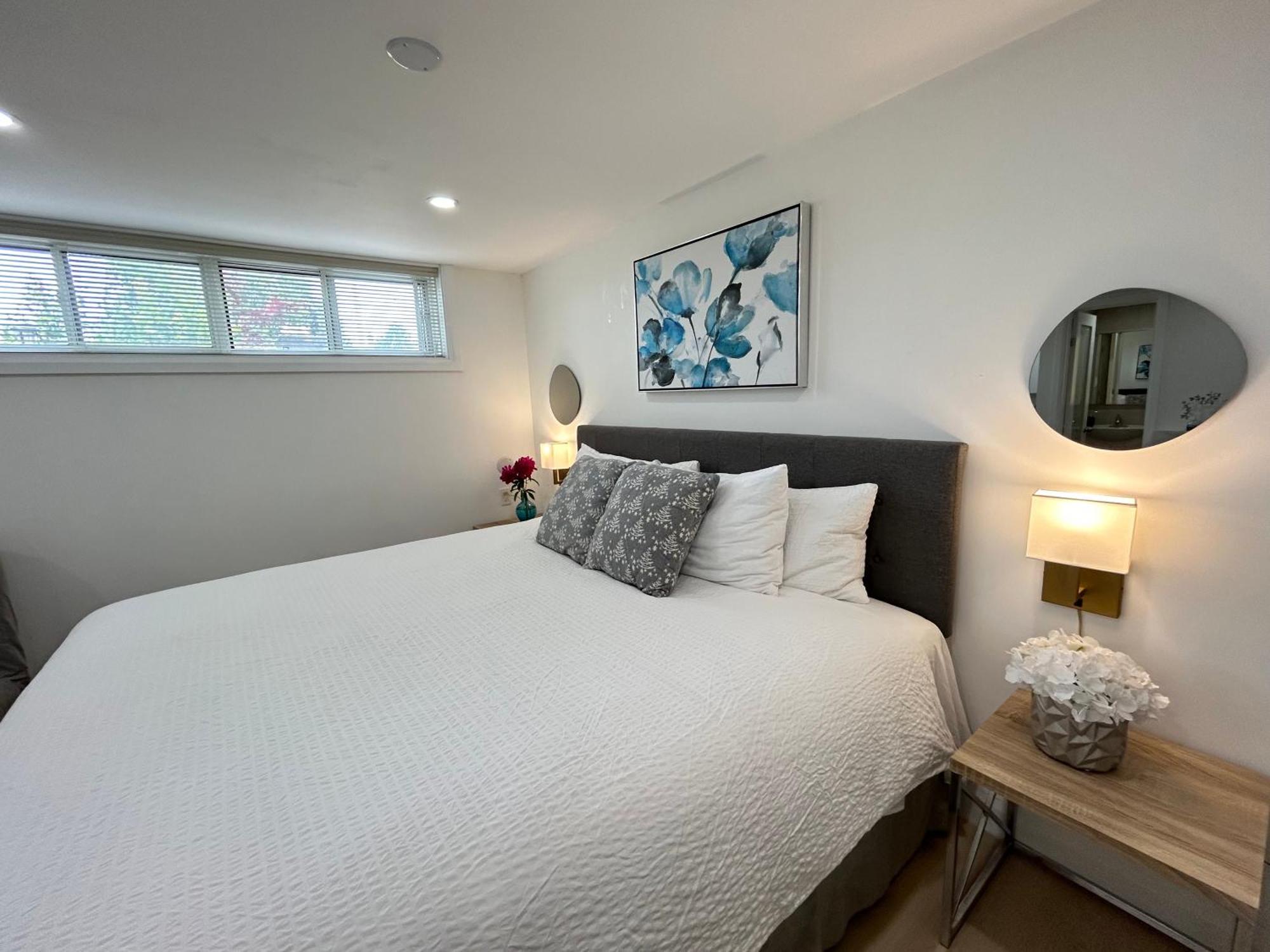 Modern Lux Rooms - Kingbed - Near Sheppard W Station * Toronto