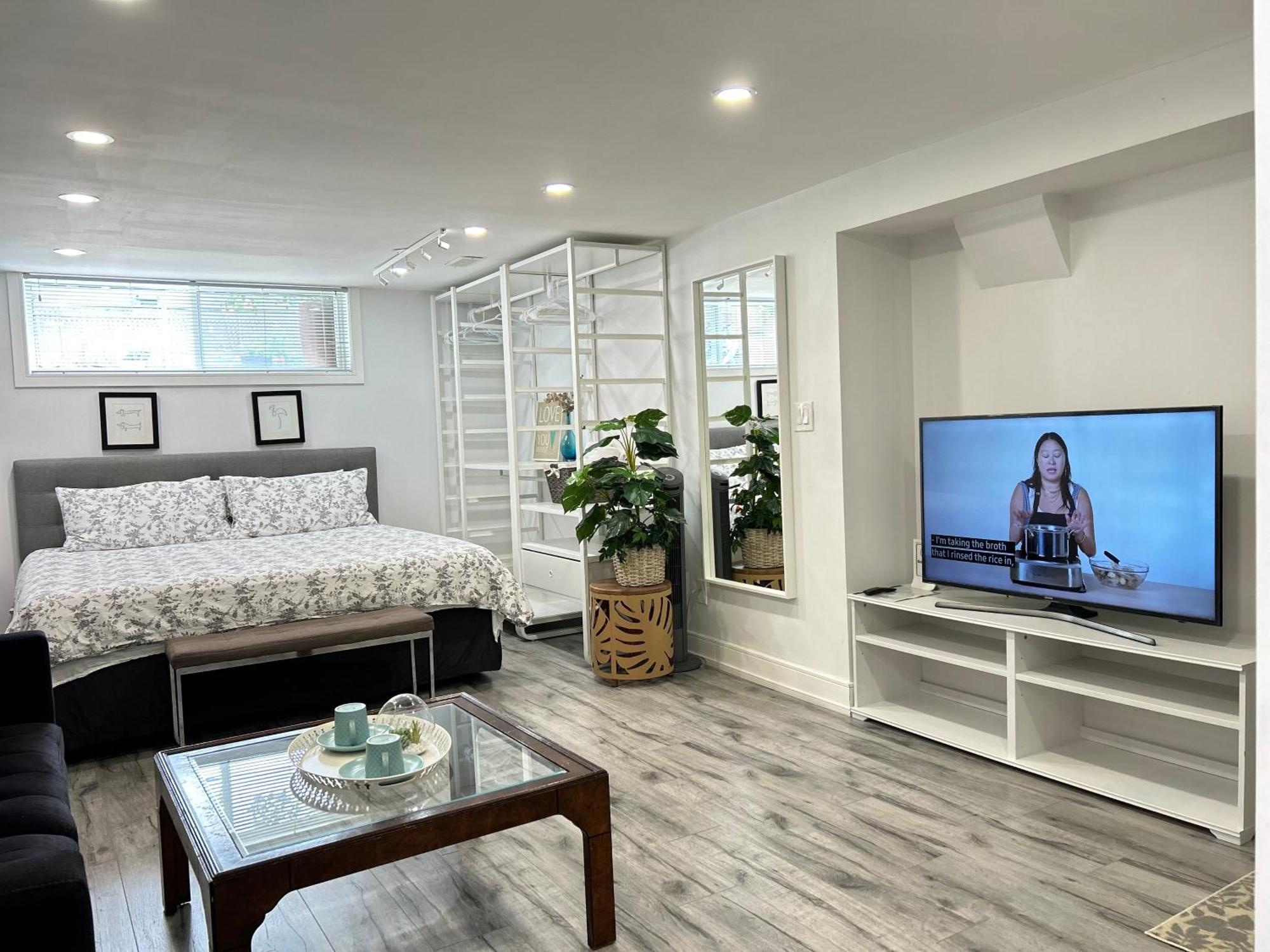 Homestay Modern Lux Rooms - Kingbed - Near Sheppard W Station