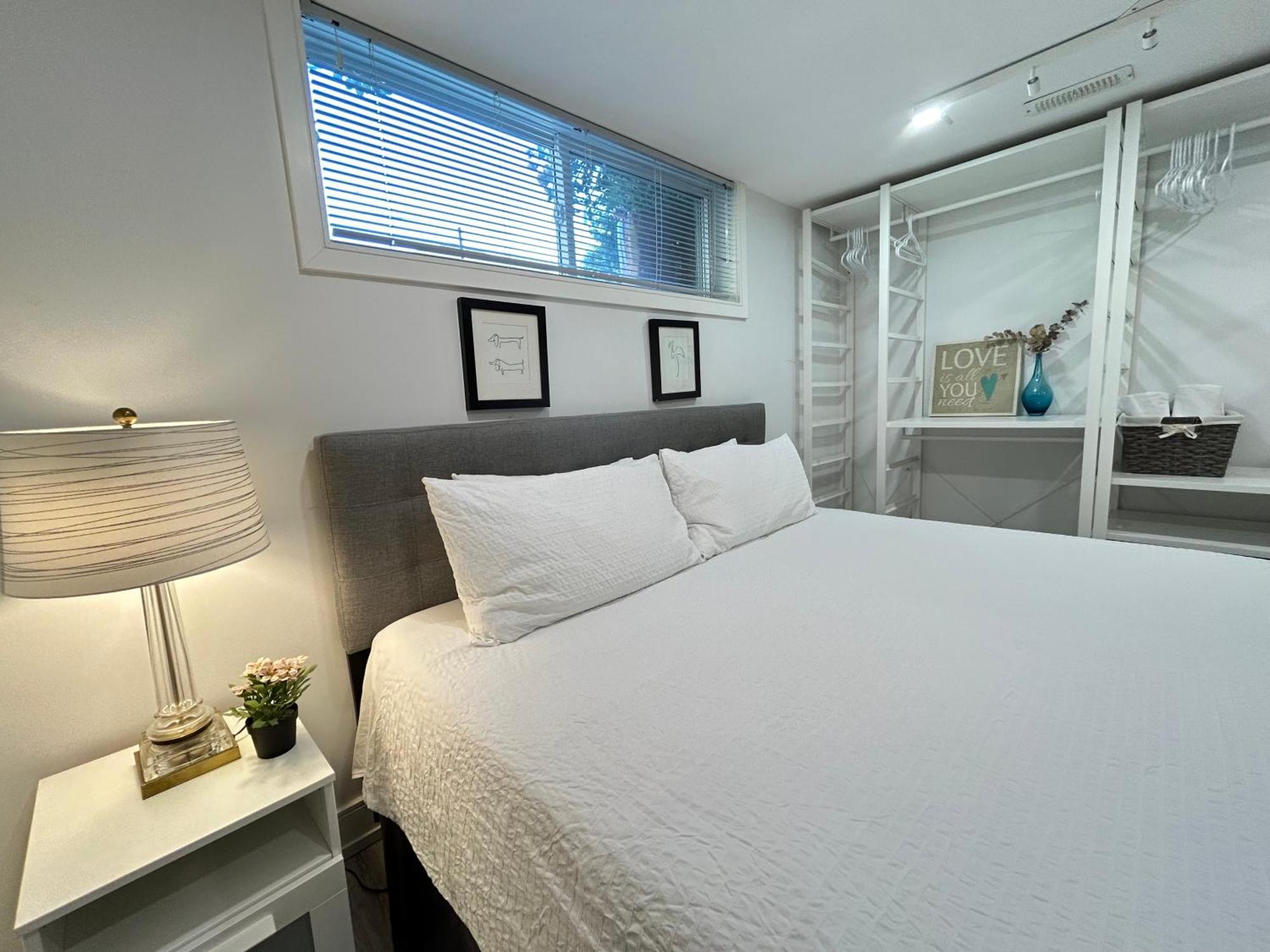 Homestay Modern Lux Rooms - Kingbed - Near Sheppard W Station Toronto