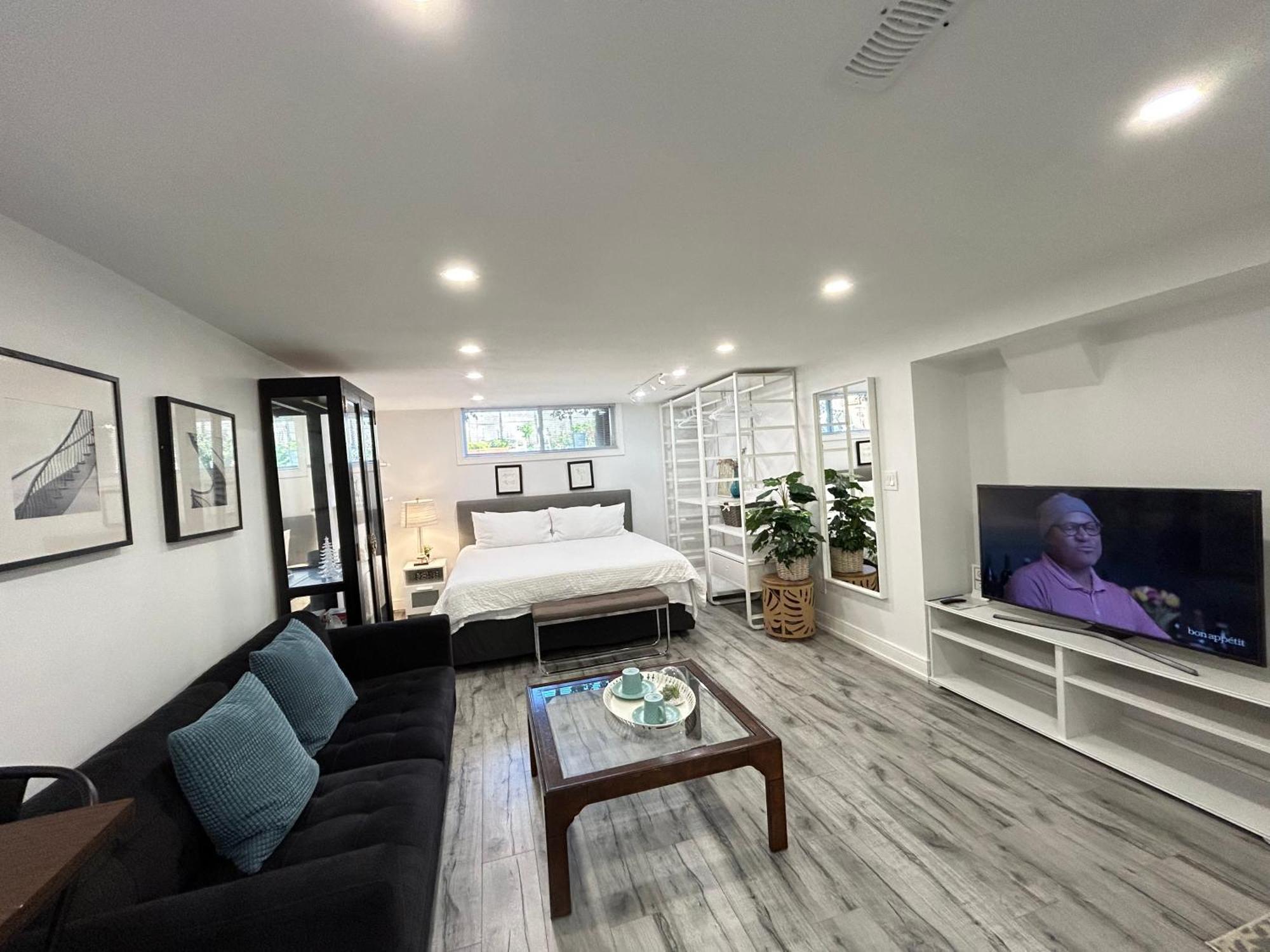 Modern Lux Rooms - Kingbed - Near Sheppard W Station