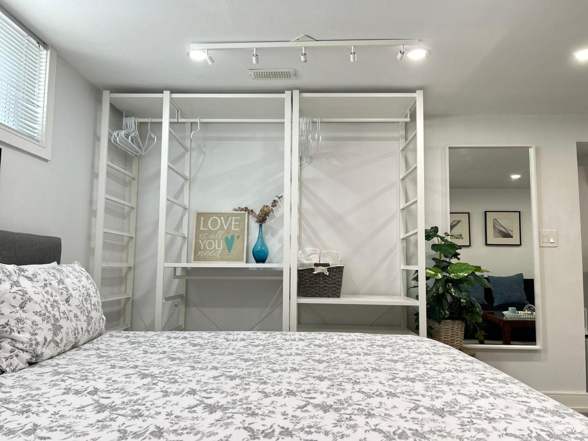 Homestay Modern Lux Rooms - Kingbed - Near Sheppard W Station