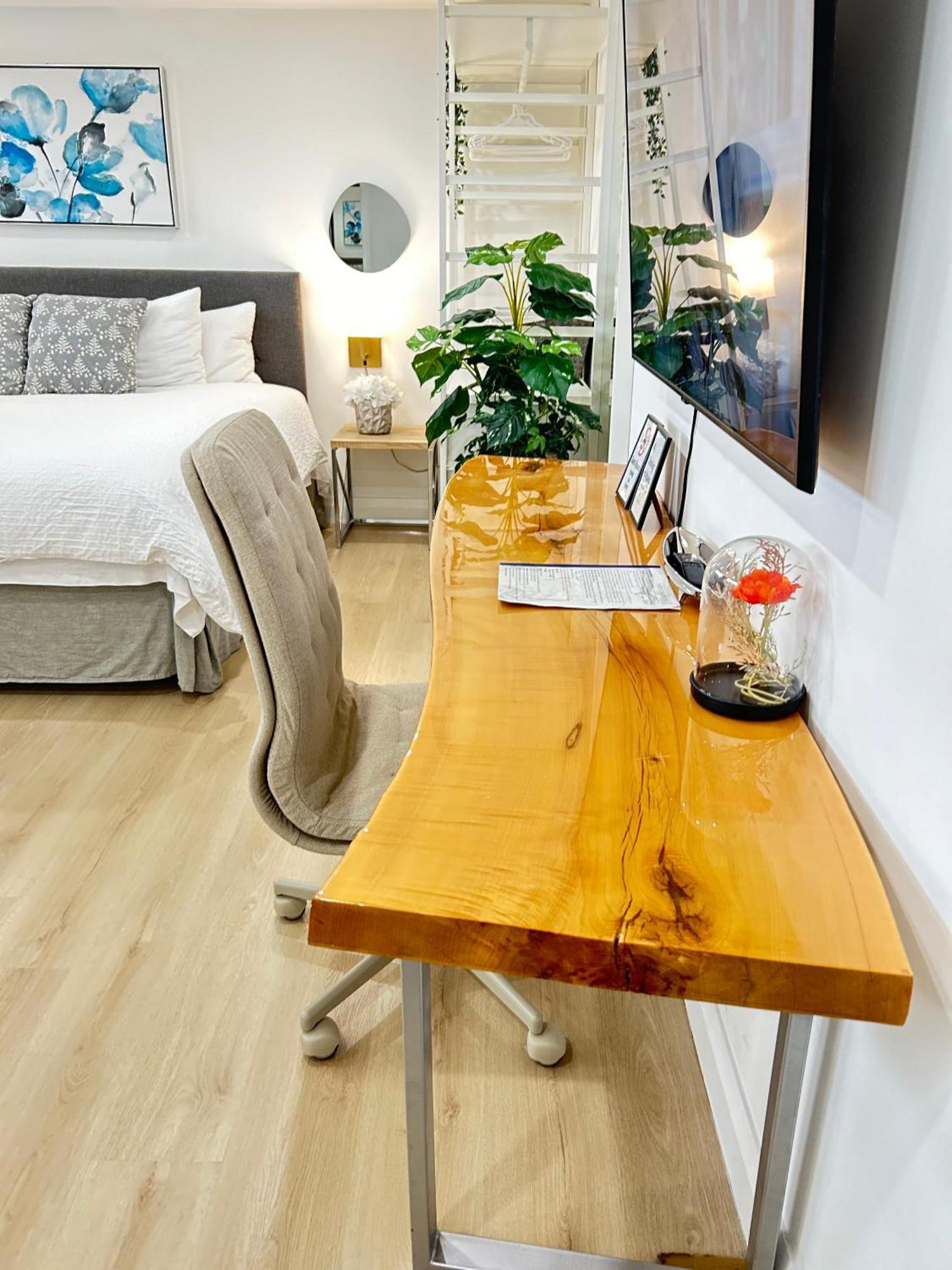 Homestay Modern Lux Rooms - Kingbed - Near Sheppard W Station *
