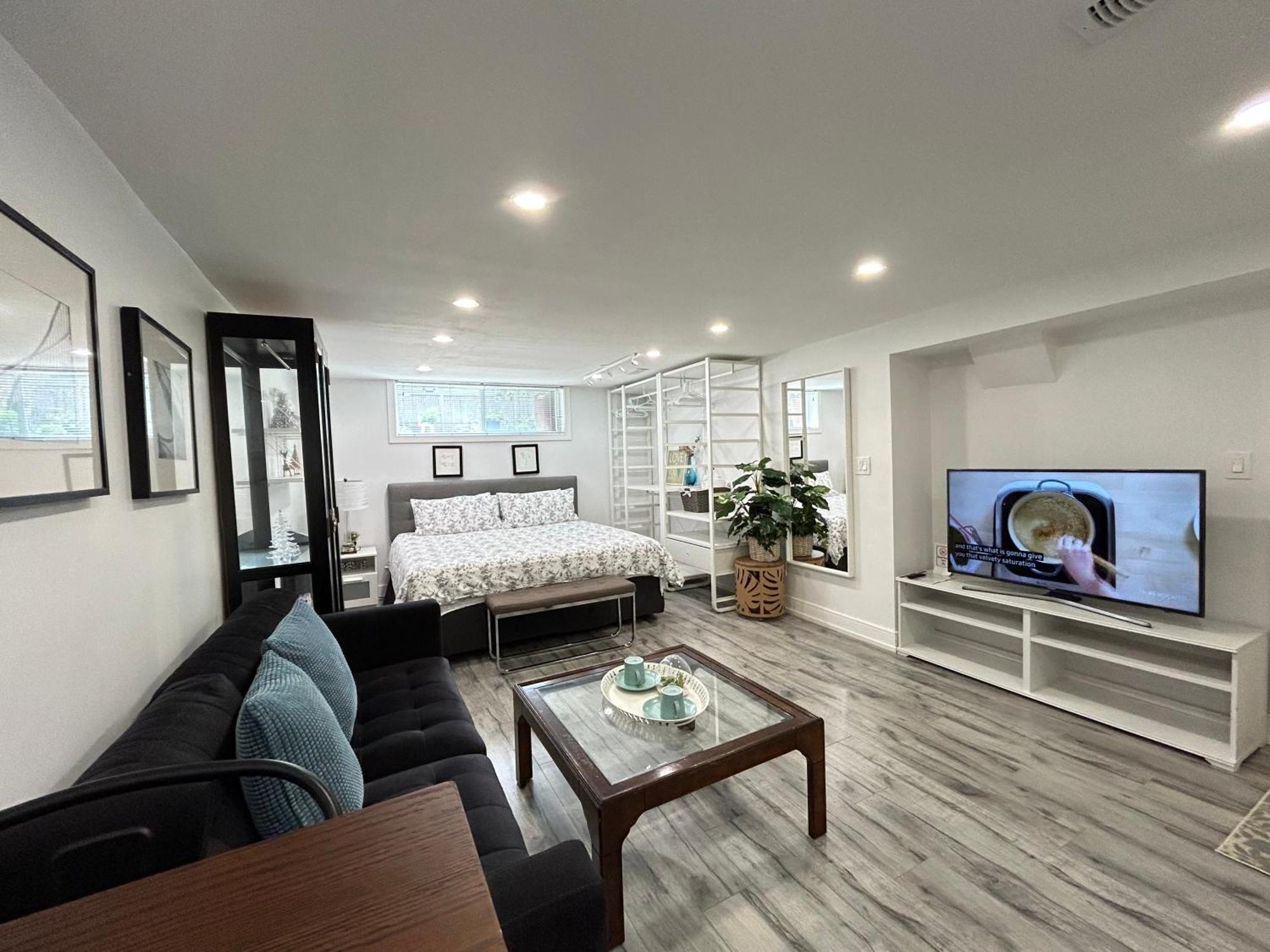 Modern Lux Rooms - Kingbed - Near Sheppard W Station