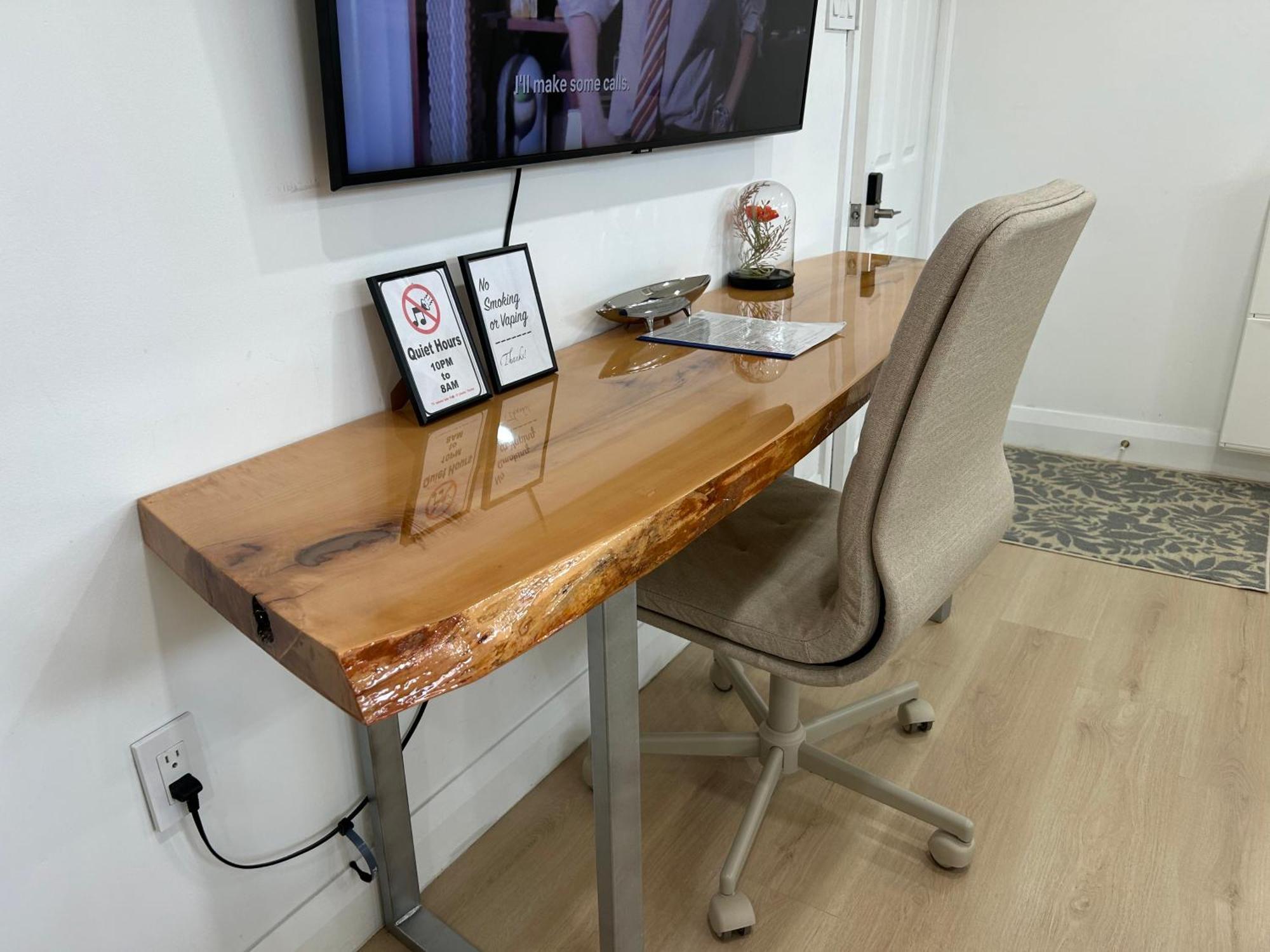 Modern Lux Rooms - Kingbed - Near Sheppard W Station Homestay Toronto