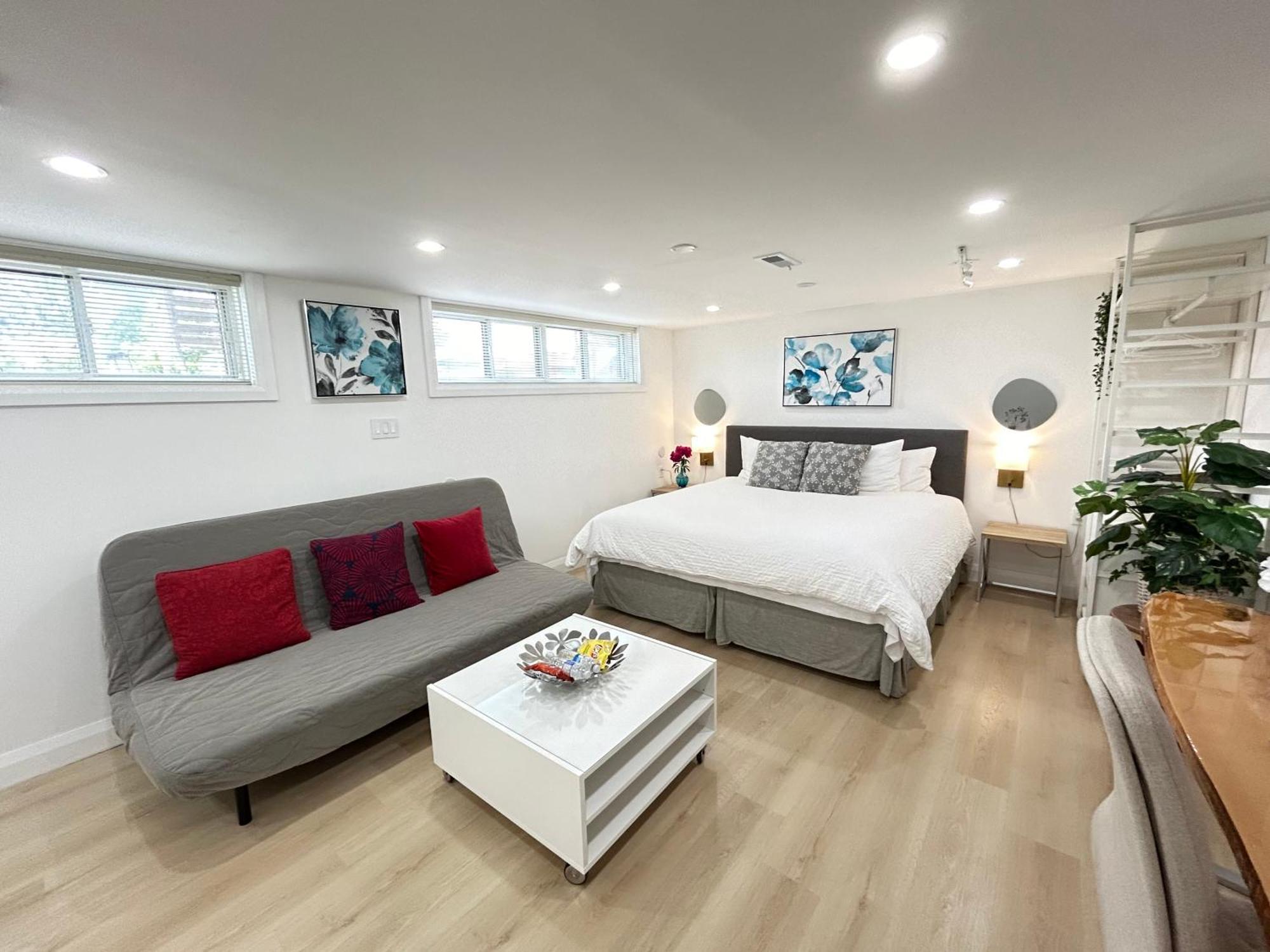 Modern Lux Rooms - Kingbed - Near Sheppard W Station * Toronto