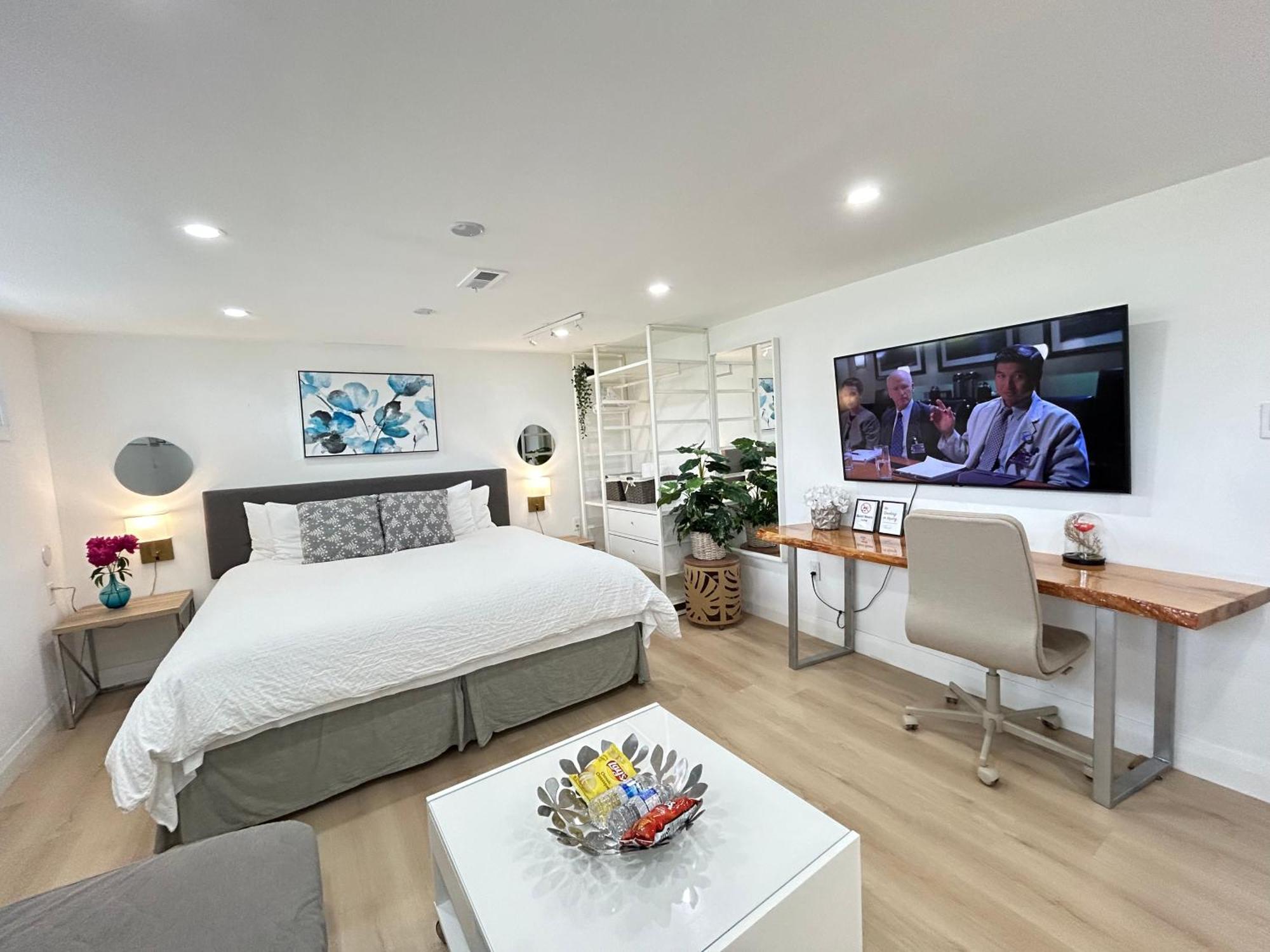 Modern Lux Rooms - Kingbed - Near Sheppard W Station