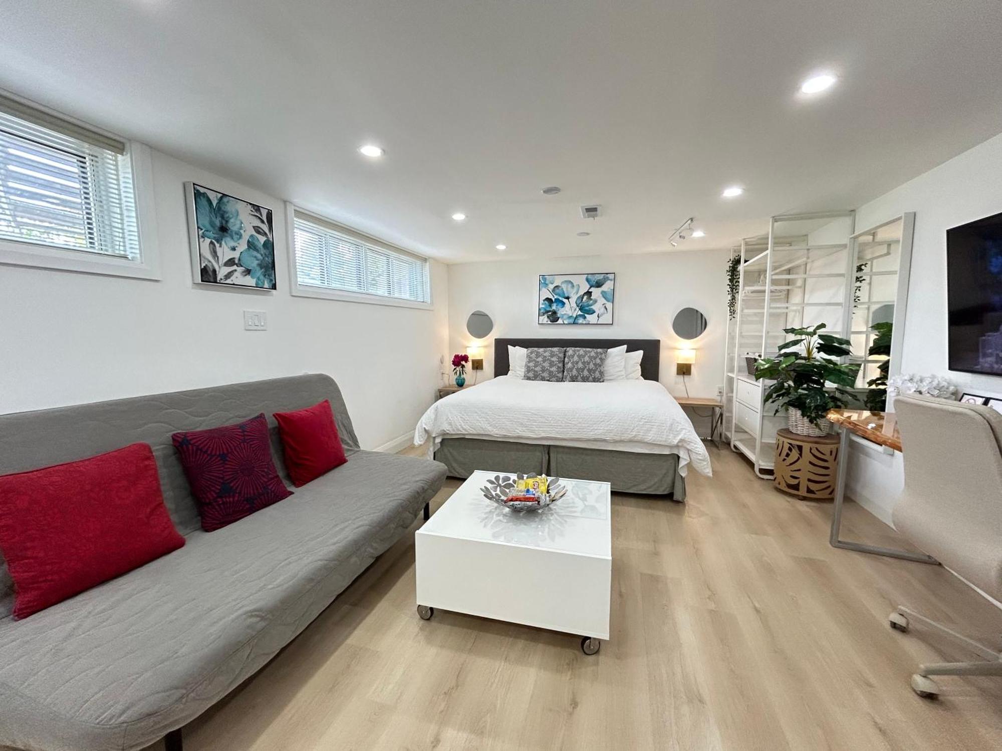Homestay Modern Lux Rooms - Kingbed - Near Sheppard W Station