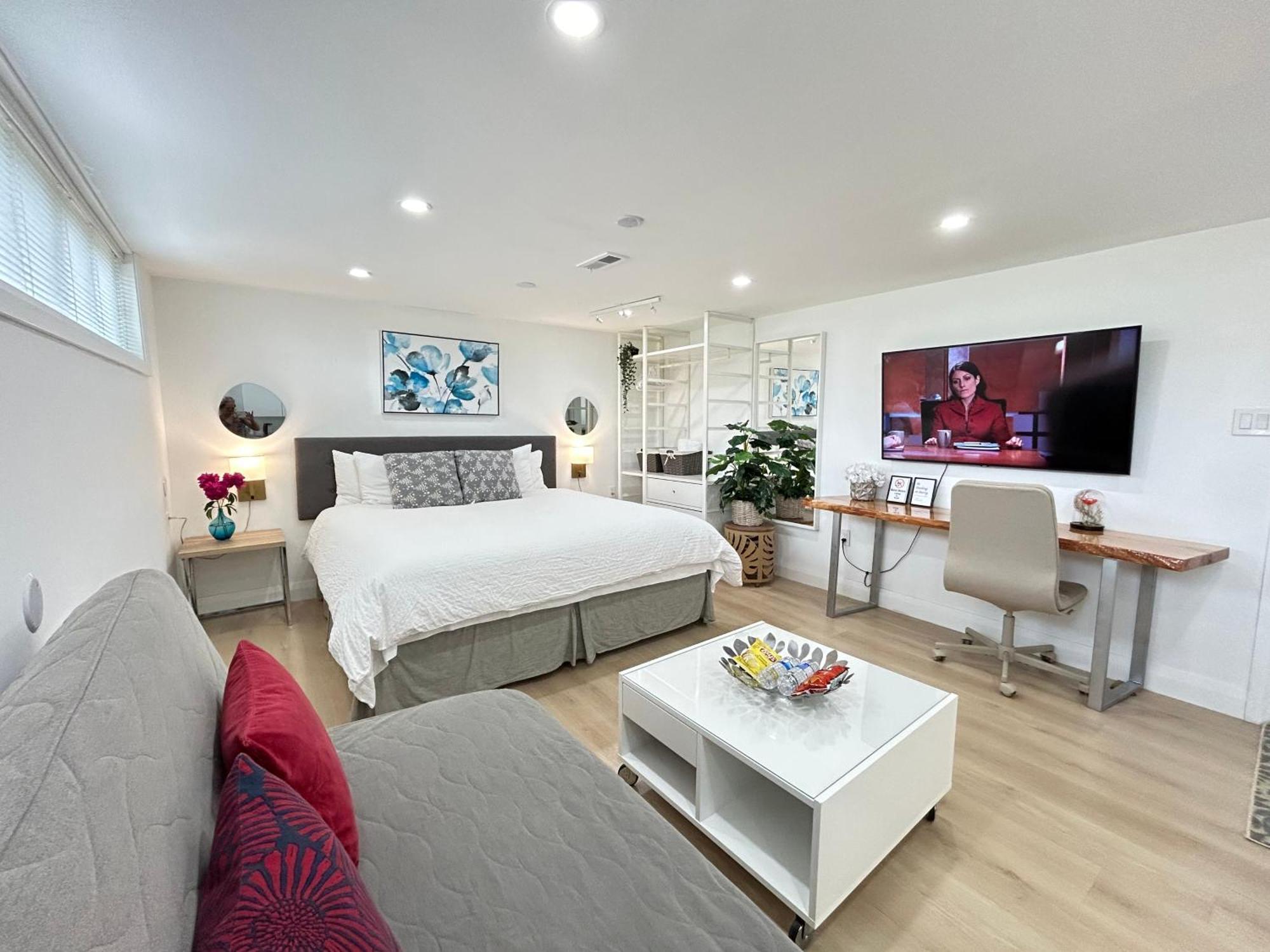 Homestay Modern Lux Rooms - Kingbed - Near Sheppard W Station