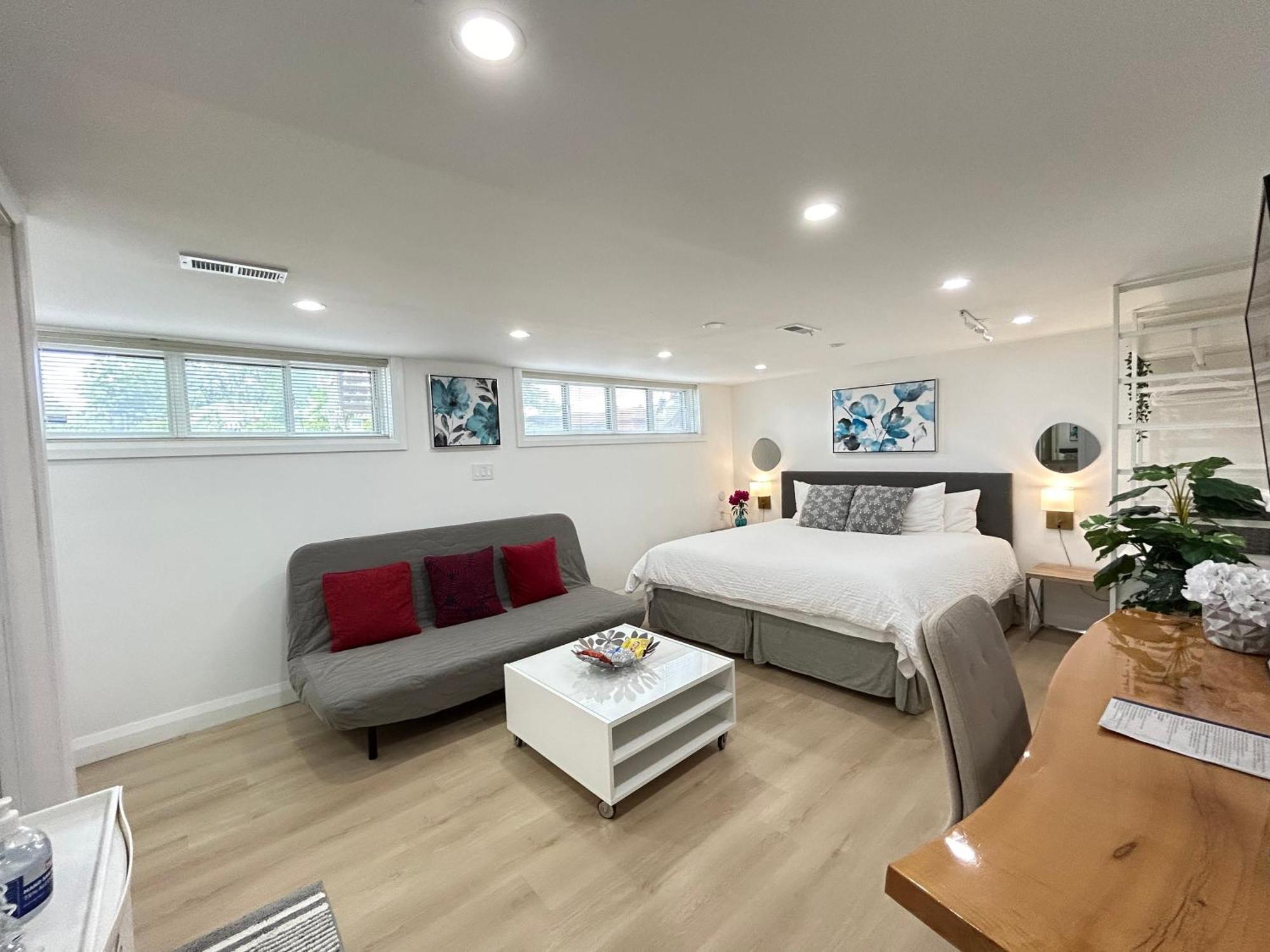 Modern Lux Rooms - Kingbed - Near Sheppard W Station