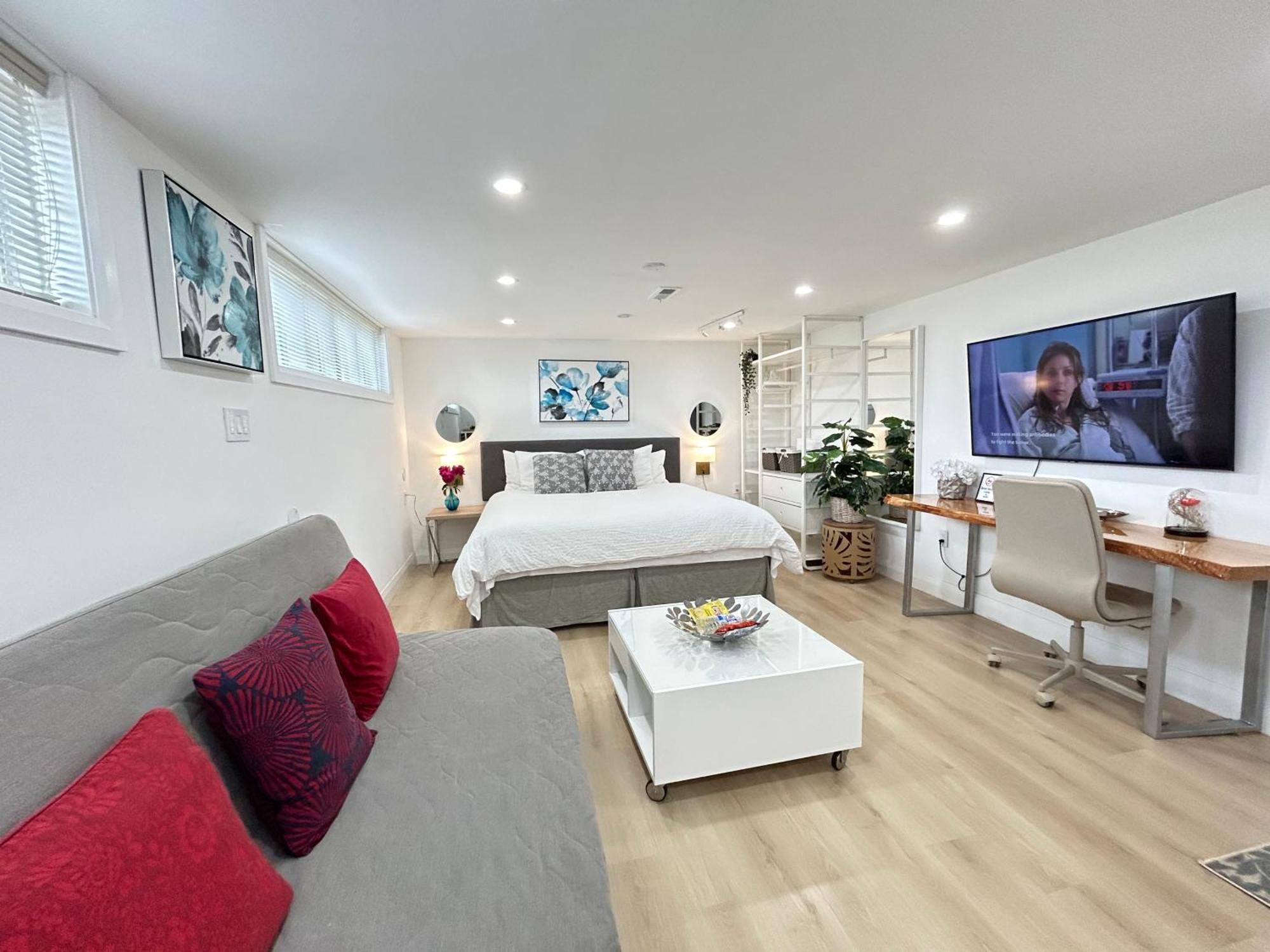 Homestay Modern Lux Rooms - Kingbed - Near Sheppard W Station